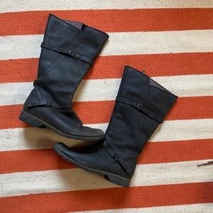 teva black boots